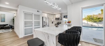 Luxury Scottsdale Golden Oasis - Pool, jacuzzi, golf, bbq grill, glam room, etc!