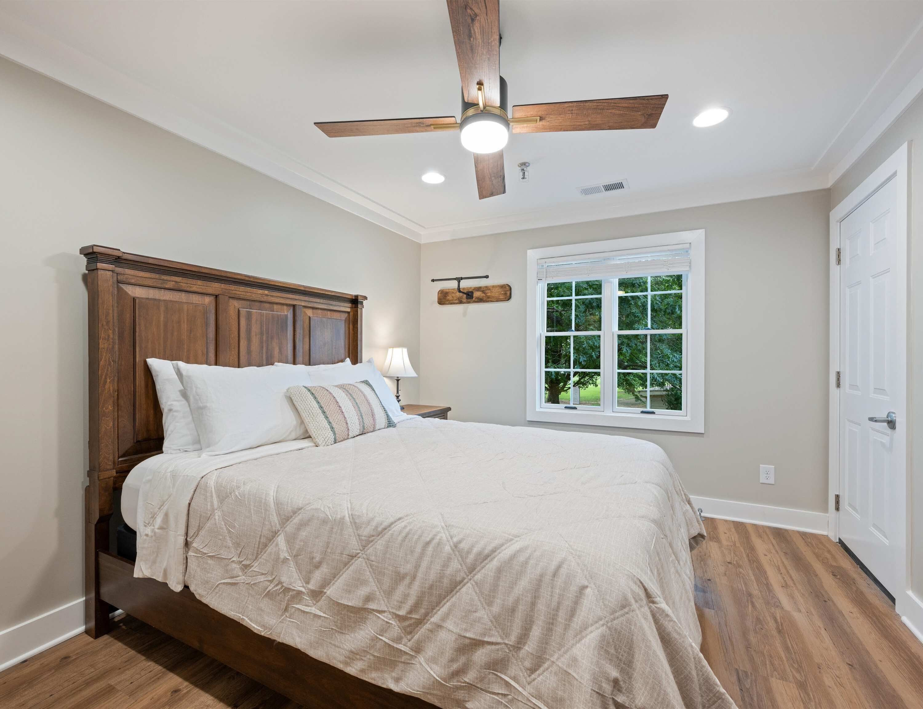 2 bedrooms, individually decorated, individually furnished