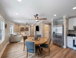 Appart'hôtel, 2 grands lits, patio, vue jardin (Carters Court Serene Suite) | Intérieur