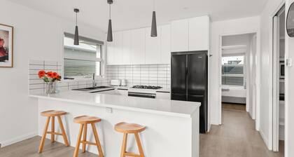 Seagulls Nest - Beautiful spacious pet friendly home next to the ocean