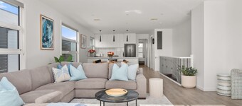 Seagulls Nest - Beautiful spacious pet friendly home next to the ocean