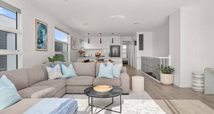 Seagulls Nest - Beautiful spacious pet friendly home next to the ocean