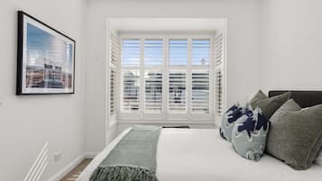 5 bedrooms, iron/ironing board, free WiFi, bed sheets