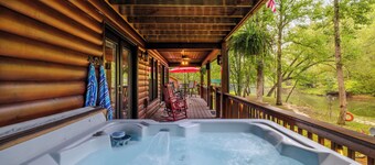 Experience comfort at Bearly Behaving, a 3-bedroom river front home in scenic Ellijay, GA.