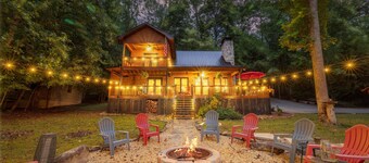 Experience comfort at Bearly Behaving, a 3-bedroom river front home in scenic Ellijay, GA.