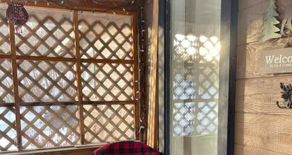 Cozy Cottage near Ski Hill Retreat
-Sleeps 4