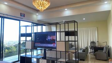 Silitysrauta/-lauta, Wi-Fi, vuodevaatteet