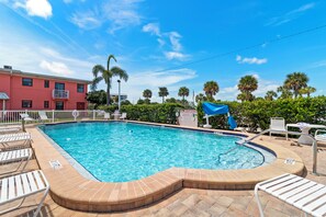 A heated pool - 🌴 Gulf Winds #406 — Bright Beachside Escape with Balcony Views (Saint Pete Beach)