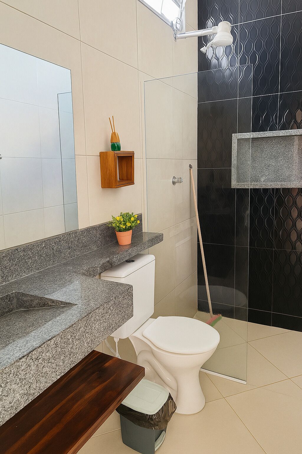 Douche, serviettes fournies, papier toilette