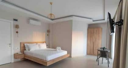 Charming 2-bedroom apartment in Aydın with AC