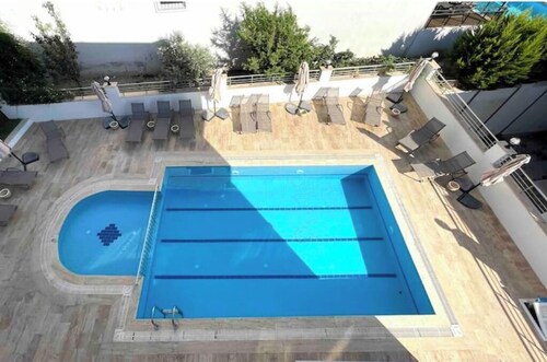 Charming 2-bedroom apartment in Aydın with AC