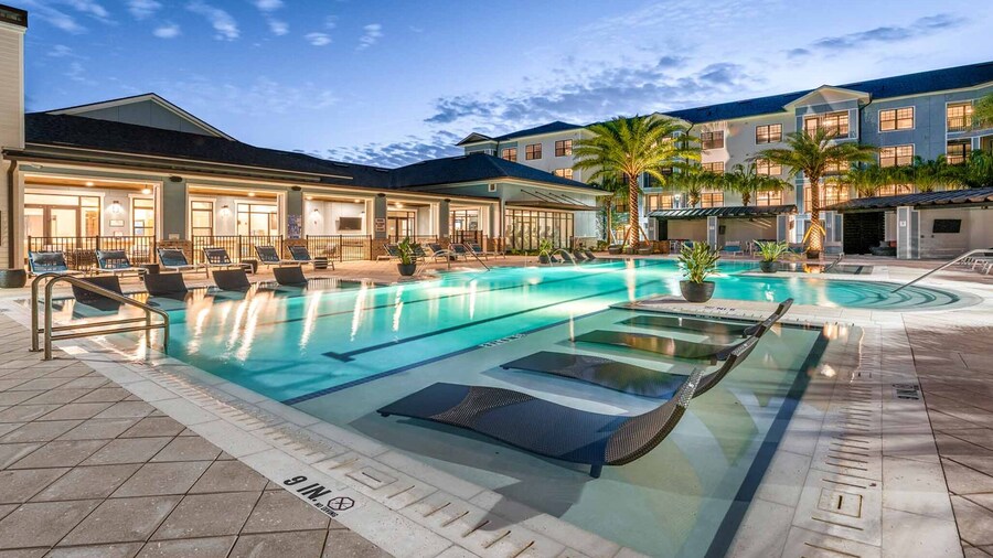 Monarch Apartments 15m to Parks, Pet Friendly, Free Parking by Heavenly Homes