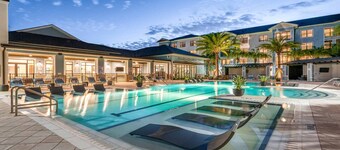 Monarch Apartments 15m to Parks, Pet Friendly, Free Parking by Heavenly Homes