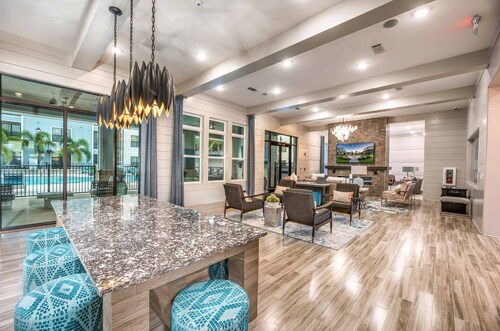  Monarch Apartments 15m to Parks, Pet Friendly, Free Parking by Heavenly Homes