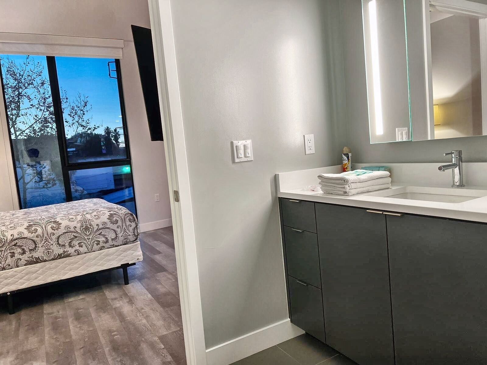 1 soverom, strykejern/-brett, wi-fi (inkludert) og sengetøy