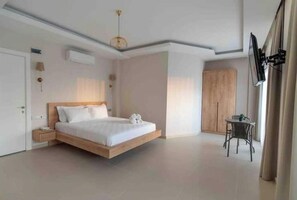 12 habitaciones, tabla de planchar con plancha, internet y ropa de cama