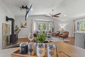 Interior - Ski.Chill.Repeat. Cozy Tahoe Basecamp-Family Stay (South Lake Tahoe)