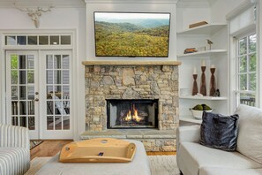 TV connectée, cheminée