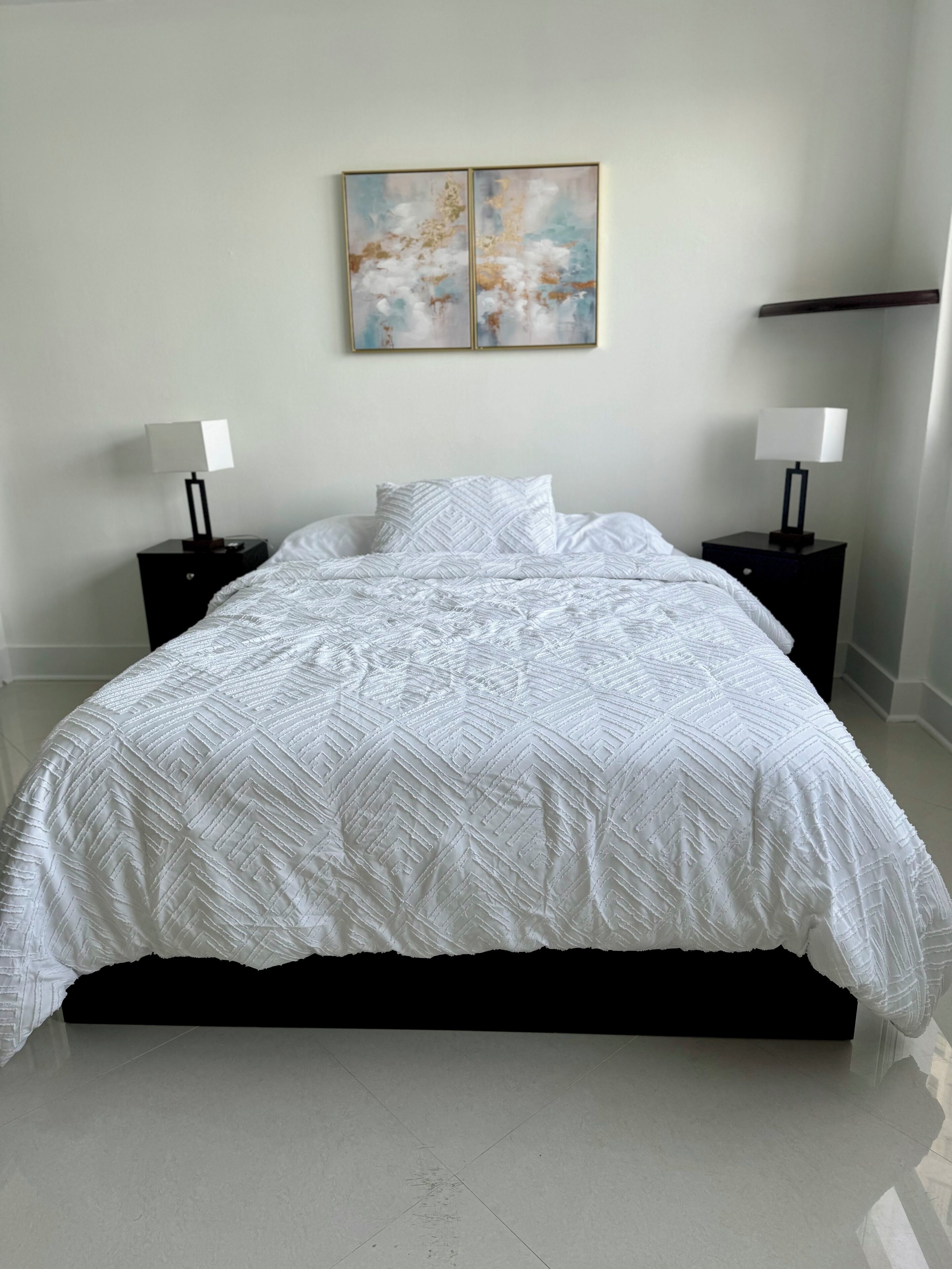 2 bedrooms, iron/ironing board, WiFi