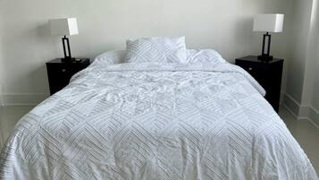 2 bedrooms, iron/ironing board, WiFi