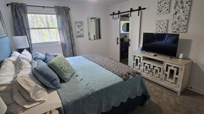 5 bedrooms, desk, iron/ironing board, travel crib