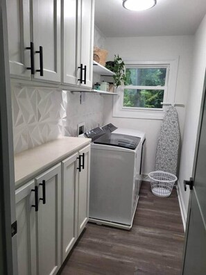 Interior - Spacious Renovated 5 bedroom Retreat near I-85 (Kannapolis)