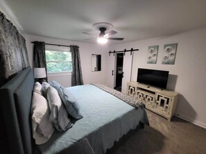 5 habitaciones, tabla de planchar con plancha, wifi y ropa de cama