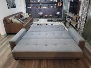 TV, foosball, table tennis, stereo - Spacious Renovated 5 bedroom Retreat near I-85 (Kannapolis)