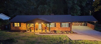 Exquisite, newly renovated, large home near I-85