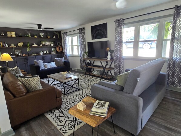 تلفزيون، كرة قدم الطاولة، تنس طاولة، ستيريو