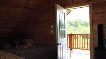 1 bedroom, desk, travel crib, free WiFi