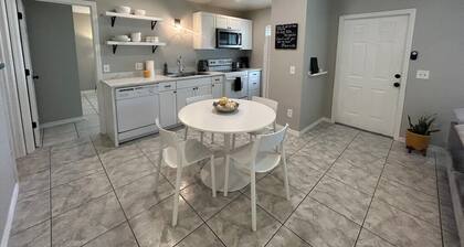 Tranquil 2 BR/ 2 BA condo in Rotonda West with screened lanai, and canal
