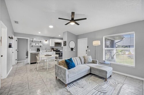 Tranquil 2 BR/ 2 BA condo in Rotonda West with screened lanai, and canal