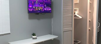 The Small Sandalwood -"Sandalito"· Private Suite, curated for comfort & privacy.