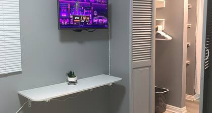 The Small Sandalwood -"Sandalito"· Private Suite, curated for comfort & privacy.