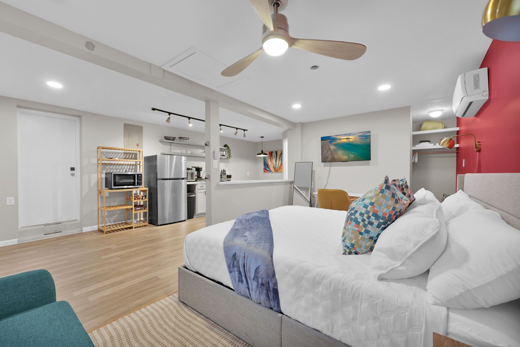 1 habitación, tabla de planchar con plancha, wifi y ropa de cama 