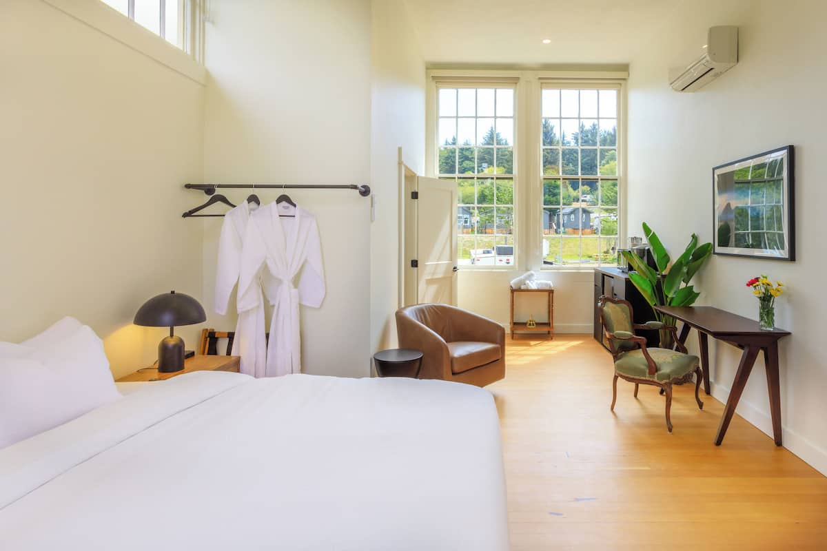 Habitación individual Deluxe, vistas parciales al mar | Escritorio, espacio para trabajar con un portátil, wifi gratis