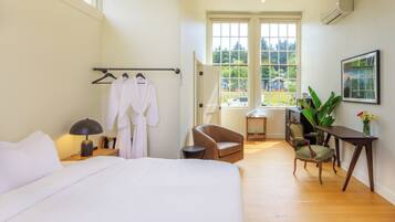 Deluxe Single Room, Partial Ocean View | Desk, laptop workspace, free WiFi