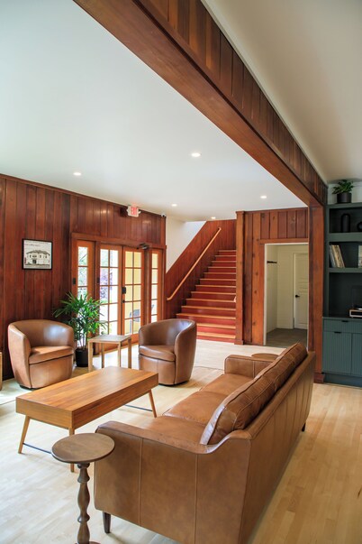 The Historic Schoolhouse Inn