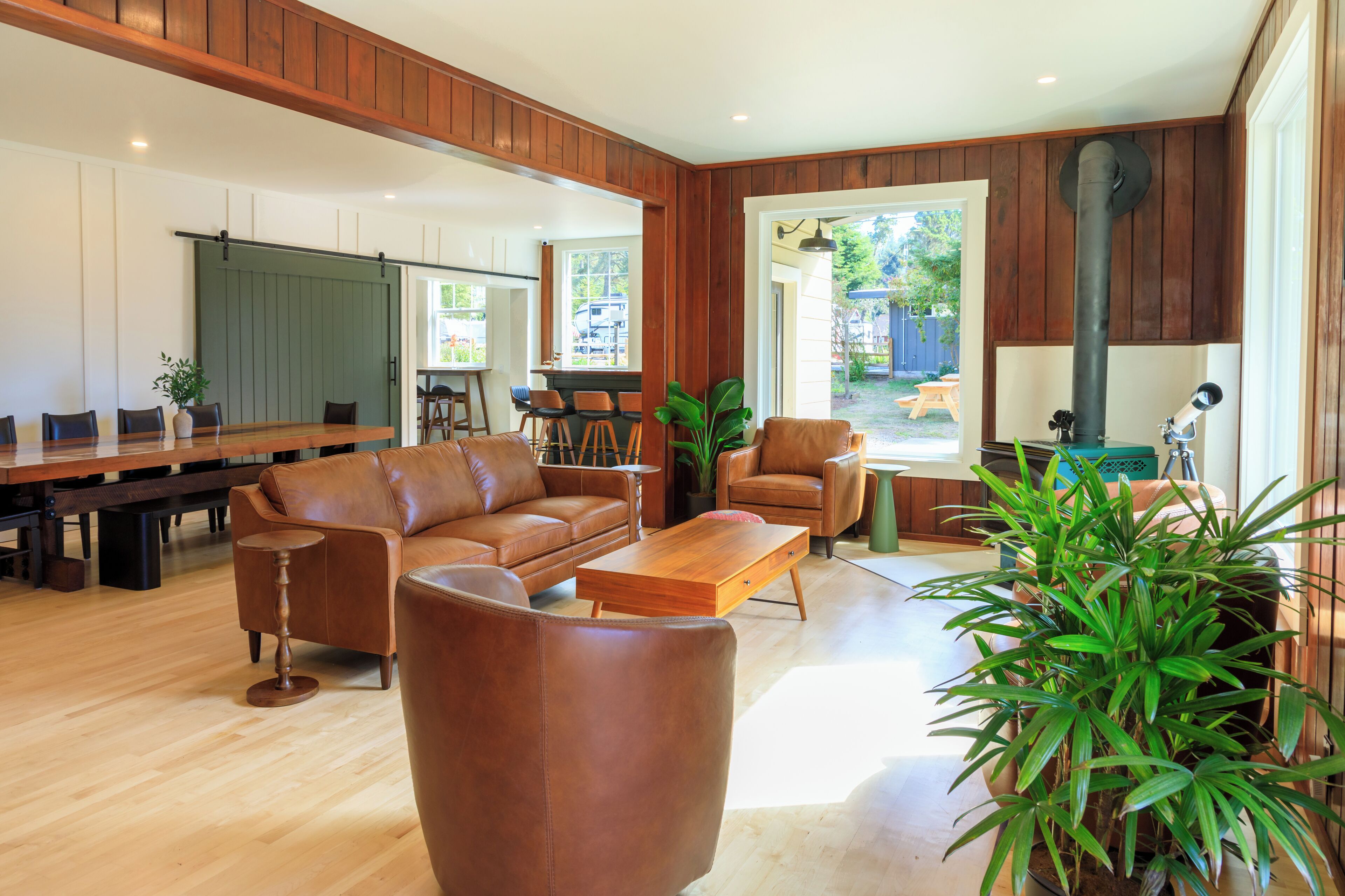 Deluxe House, Partial Ocean View | Living area