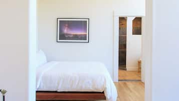 Deluxe Studio Suite, Partial Ocean View | Desk, laptop workspace, free WiFi