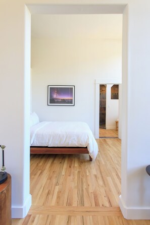 Deluxe Studio Suite, Partial Ocean View