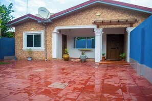 Exterior - Single Room En Suite In A House (Accra)