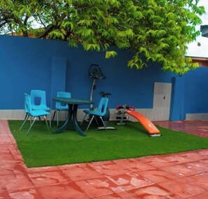 Outdoor dining - Single Room En Suite In A House (Accra)
