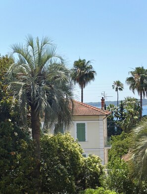 Property grounds - Marilyn Beach - Sea view, terrace & private garage (Cannes)