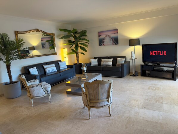 Smart TV, books, stereo