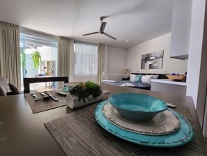 Interior - Suite 1 - 4 Hotel VOS 4 Pool Level Suites (Manuel Antonio)