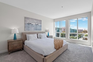 2 bedrooms, iron/ironing board, travel cot, free WiFi - Marina Dreamscape – Luxe 2BR Coastal Retreat (Marina del Rey)
