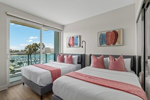 2 bedrooms, iron/ironing board, travel cot, free WiFi - Marina Dreamscape – Luxe 2BR Coastal Retreat (Marina del Rey)