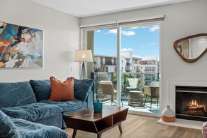 Smart TV, fireplace - Marina Dreamscape – Luxe 2BR Coastal Retreat (Marina del Rey)